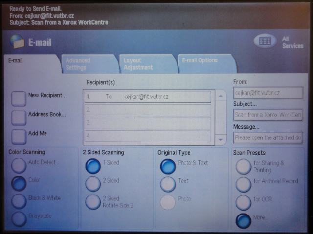 [Displej s nabídkou pro skenování do e-mailu]